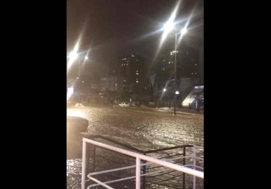 Avenida Rondon Pacheco foi a mais afetada pela chuva -  (crédito: Reprodução/Redes sociais)