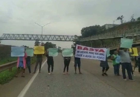 População protestou contra a falta de água em Ribeirão das Neves -  (crédito: Redes Sociais/Reprodução)