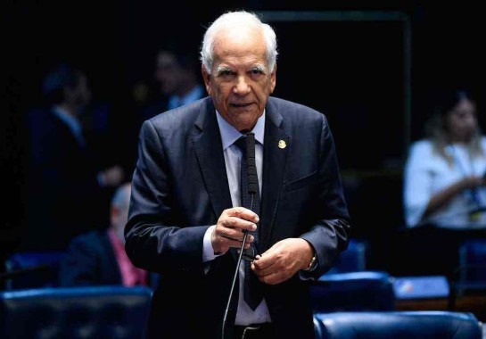 Senador Oriovisto Guimarães é o autor da PEC que restringe decisões individuais nos tribunais -  (crédito: PEDRO FRANÇA/AGÊNCIA SENADO)