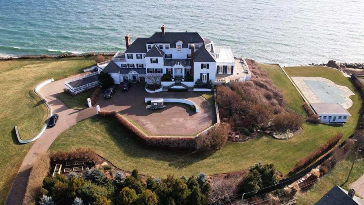 Casa de praia de Rhode Island recebe famosos no Dia da Independência