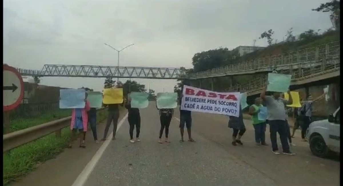 Manifestação contra falta de água complica trânsito na BR-040