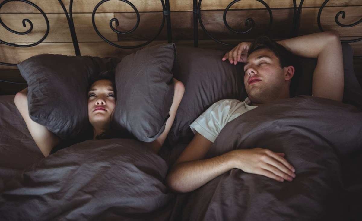 Problemas com apneia do sono vão muito além do ronco alto; entenda 