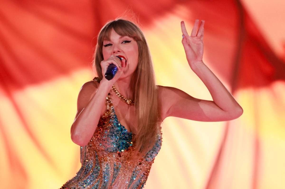 Salto de Taylor Swift quebra e fãs reagem: 'banho de sal grosso'