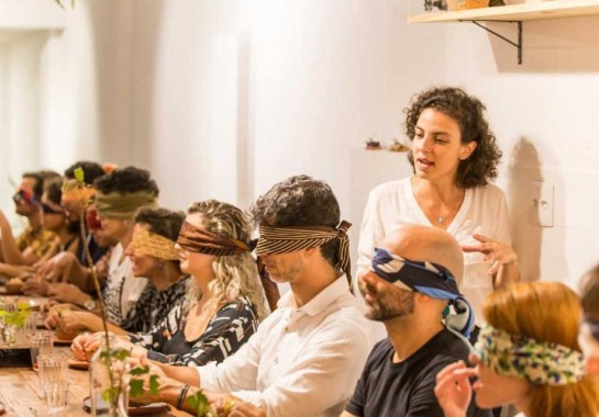 Daniela Serruya Kohn promove gastroperformance imersiva em BH  -  (crédito: Foto: Luiza Palhares/Divulgação)