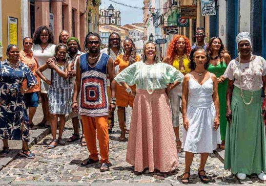 Dirigido por Viviane Ferreira, o filme "Ó paí, ó 2" conta a história de frequentadores de um bar e moradores de um cortiço no Pelourinho
 -  (crédito: Globo Filmes/divulgação)