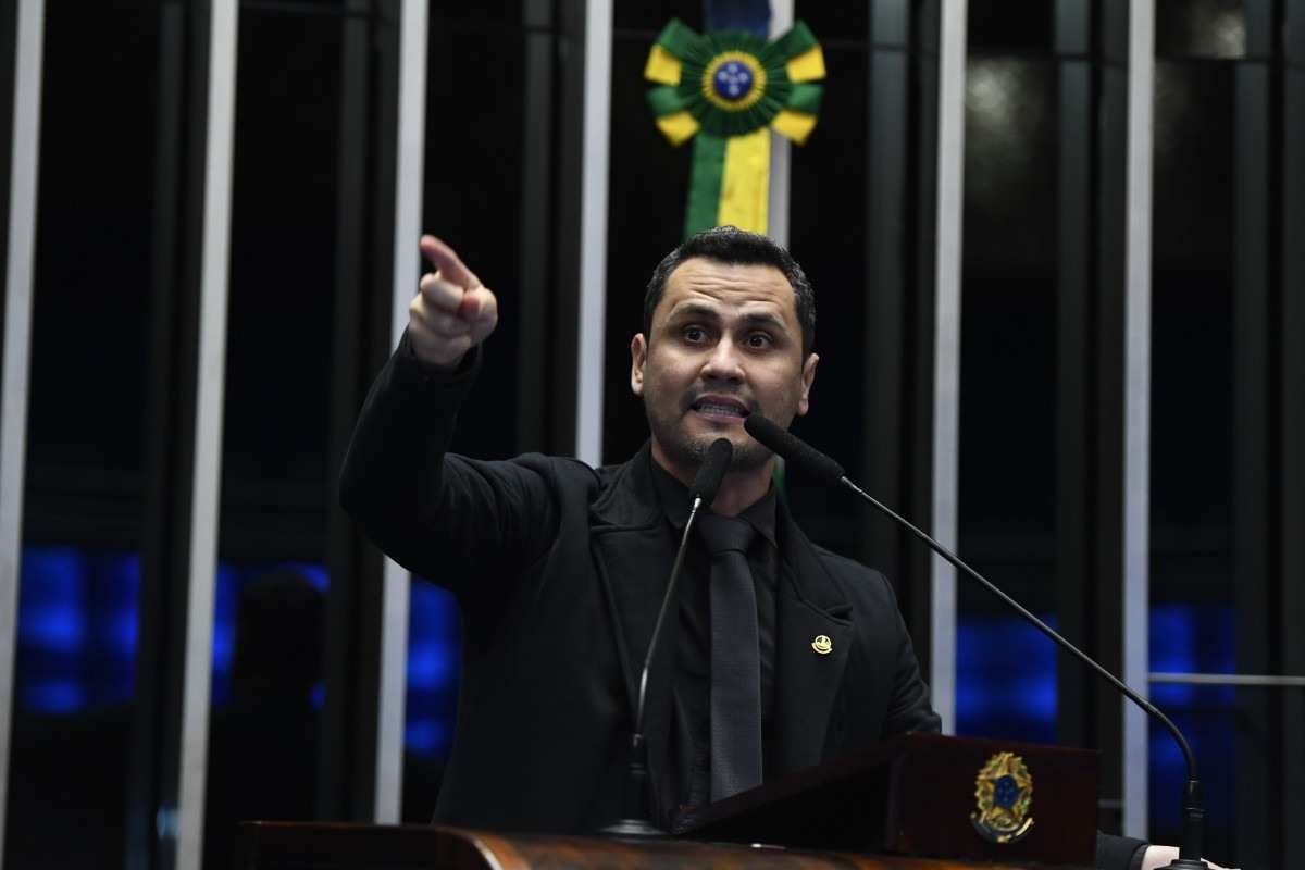 Cleitinho critica Zema e RRF: 'Não coloque a conta nos servidores'