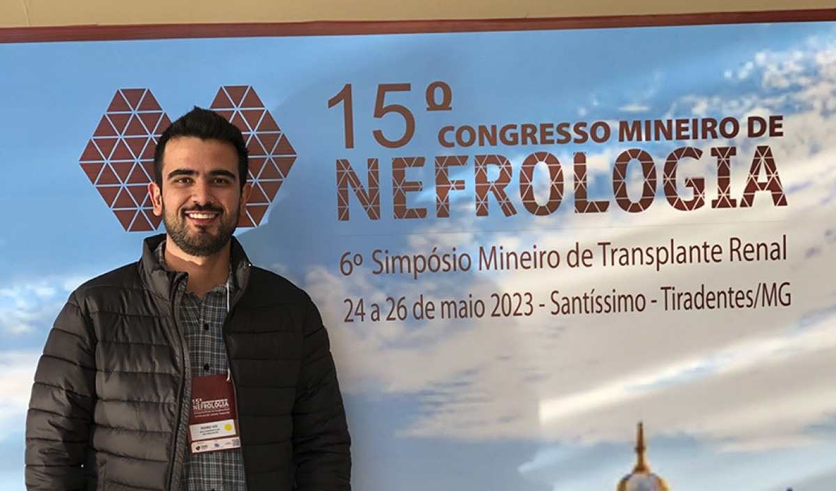 Pedro Ivo compartilhando sua experiência pessoal no 15º congresso mineiro de Nefrologia