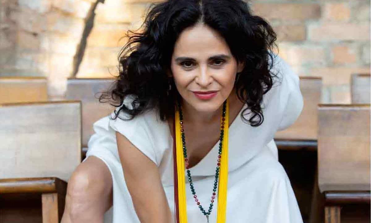 Em "Vinicius de Mariana", Mariana de Moraes gravou canções de ídolos e parceiros do avô, entre eles Edu Lobo, Pixinguinha e Baden Powell -  (crédito: Marcos Villas-Boas/DIVULGAÇÃO)