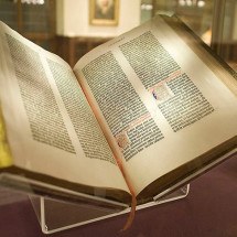 Desde a Bíblia de Gutenberg, os livros mais vendidos da história - NYC Wanderer wikimedia commons 