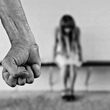 Padrasto e mãe são indiciados por estupro de jovem no interior de Minas - Pixabay / Reprodu&ccedil;&atilde;o