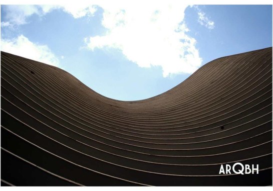 As curvas sinuosas do Edifício Niemeyer, na Praça da Liberdade, em BH -  (crédito: ARQBH)
