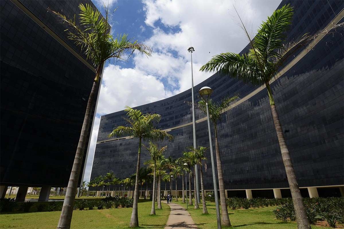 Governo do estado anuncia data de pagamento do 13º dos servidores; confira