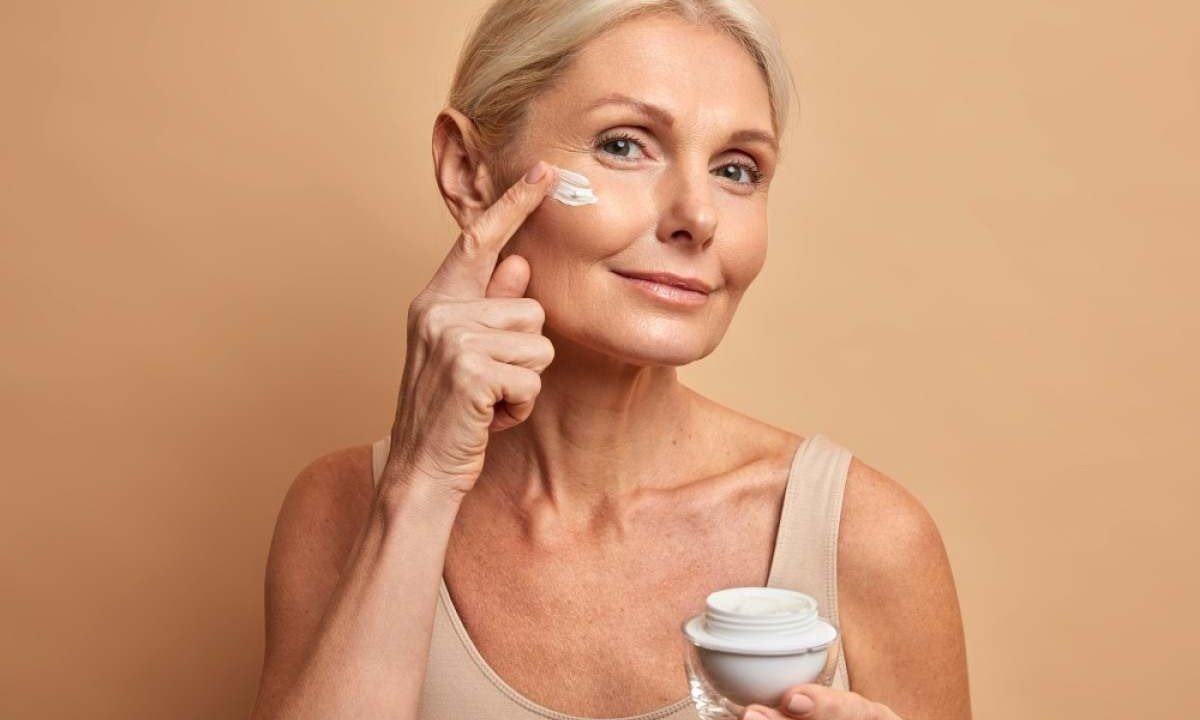  O uso da vitamina B12 para a estética é conhecida para o fortalecimento de unhas e cabelos. Mas, além disso, estudos apontam que este nutriente também traz diversos benefícios para a pele  -  (crédito: wayhomestudio/Freepik)