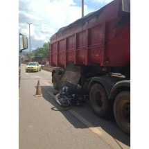 Carreta e moto se chocam no Anel Rodoviário, em BH - Divulgação/PMRv