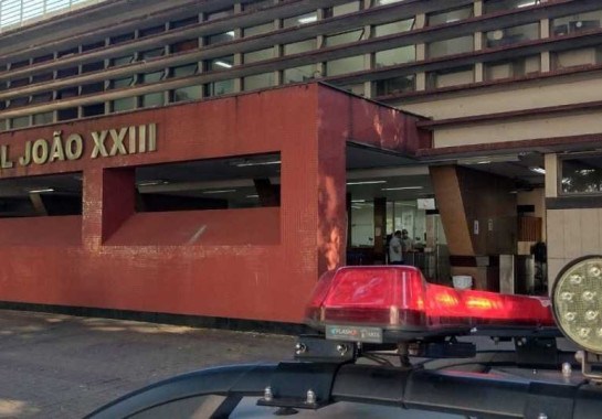 Homem foi socorrido para o Hospital João XXIII com um ferimento no pescoço e no rosto -  (crédito: Edesio Ferreira/EM/D.A Press)