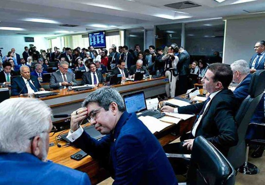 A Comissão de Assuntos Econômicos do Senado aprovou a desoneração da folha de pagamento de 17 setores em junho deste ano

 -  (crédito: GERALDO MAGELA/AGÊNCIA SENADO)