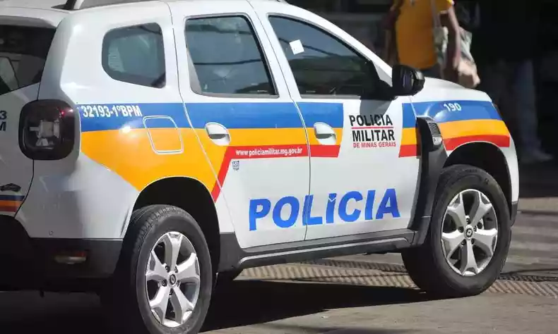 Policiais militares avistaram dupla em moto na contramão e iniciaram perseguição em avenida importante de Betim -  (crédito: Leandro Couri/EM/D.A.Press)