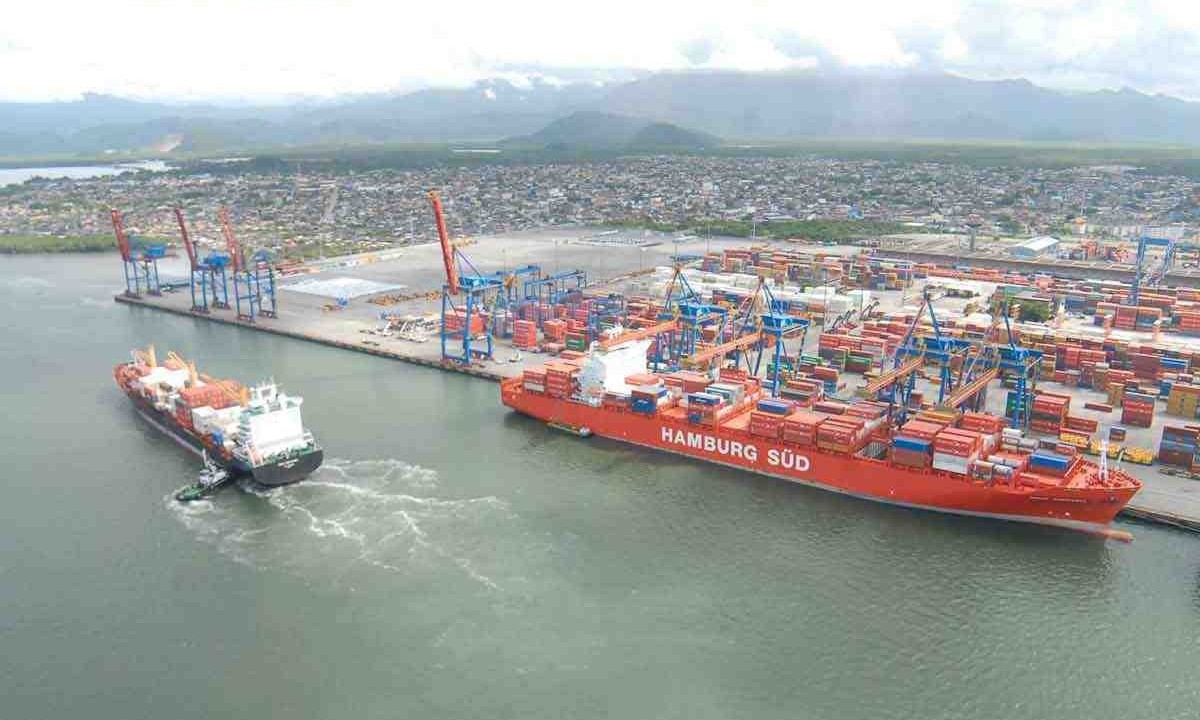 : Volume das exportações brasileiras tiverar crescimento de 10%, enquanto importações estão estagnadas
- (crédito: Edison Baracal/A Tribuna – 27/01/08) : Volume das exportações brasileiras tiverar crescimento de 10%, enquanto importações estão estagnadas
- (crédito: Edison Baracal/A Tribuna – 27/01/08)
