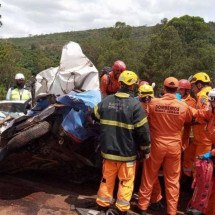 Engavetamento entre carretas e carro mata três pessoas na Fernão Dias - Divulgação/Sala de Imprensa CBMMG
