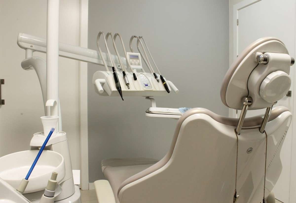 UniBH faz mutirão de implantes dentários a preço social 