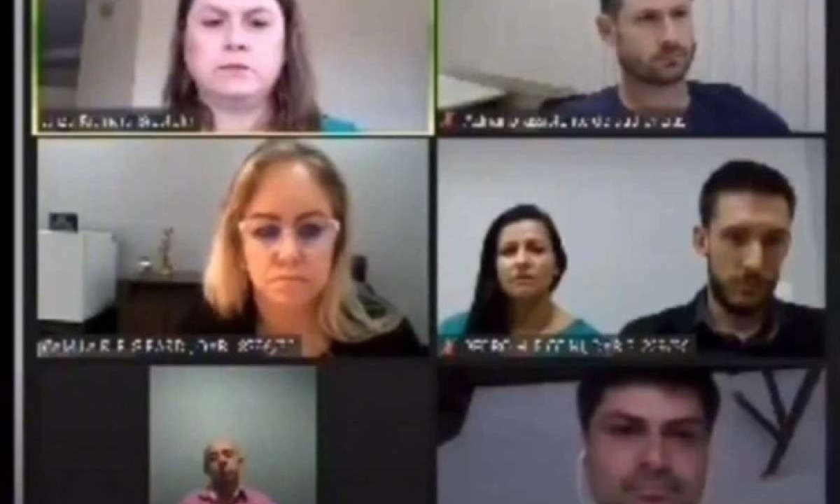No vídeo, a juíza substituta da vara de Trabalho de Xanxerê, Kismara Brustolin, em uma audiência realizada no dia 14 de novembro, gritou com uma testemunha, advogados e a partes de uma causa -  (crédito: Reprodução)
