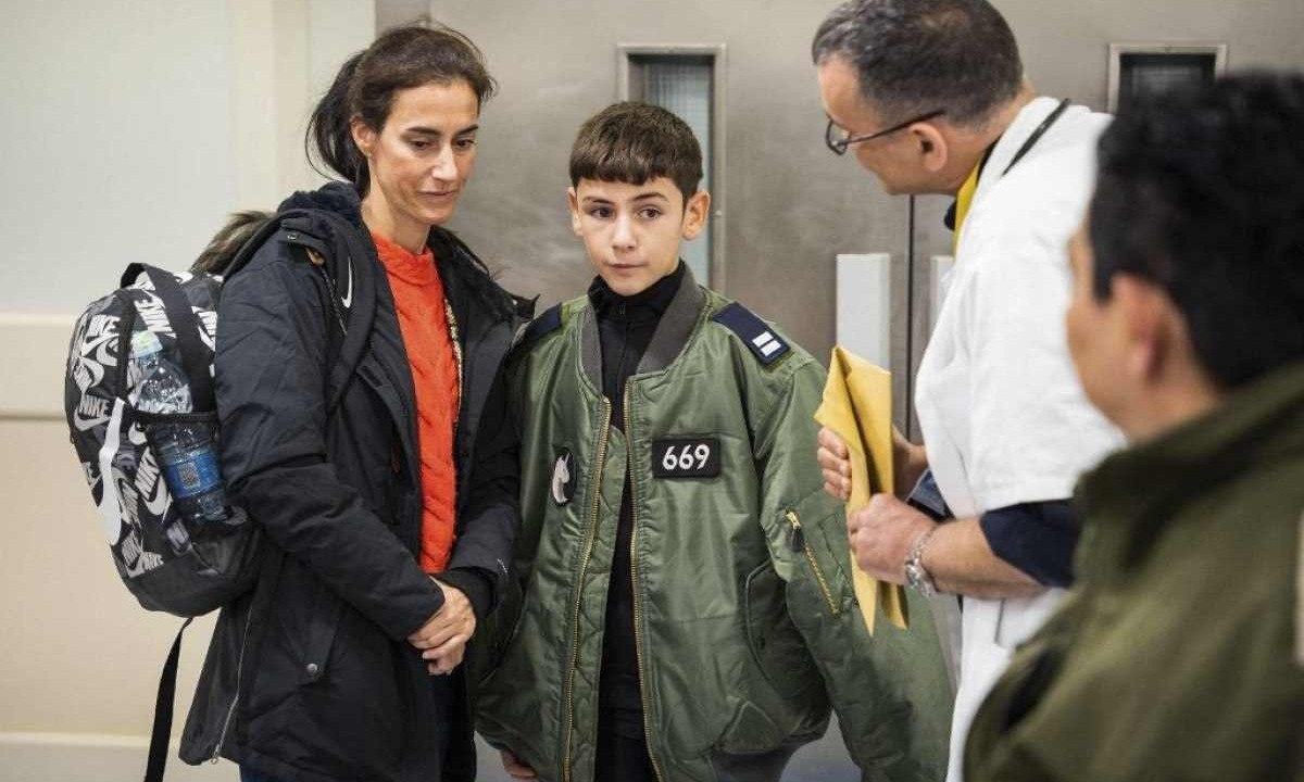  Eitan foi atendido em um hospital de Tel Aviv, depois de ser libertado pelos terroristas do Hamas, em troca de presos palestinos -  (crédito: Israeli Army / AFP)