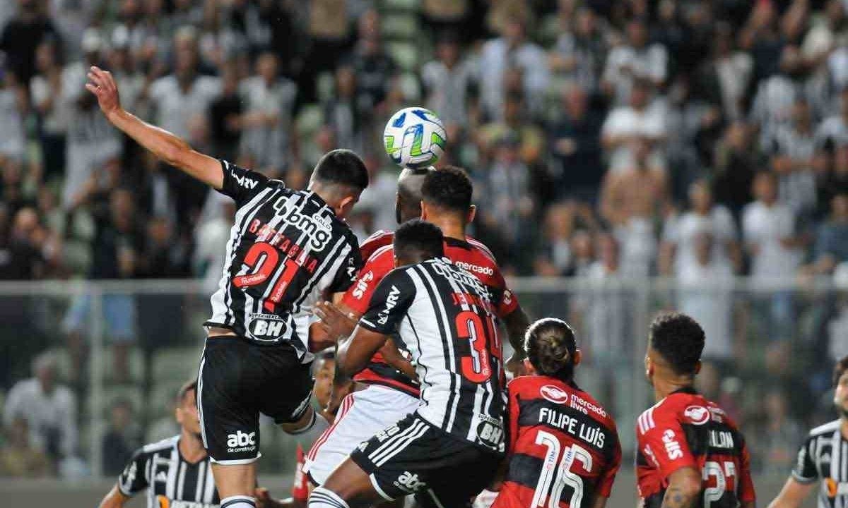 Em jogo acirrado no primeiro turno do Brasileiro, o Flamengo venceu o Atlético por 2 a 1, no Independência -  (crédito: Alexandre Guzanshe/EM/D.A. Press – 29/7/23 )