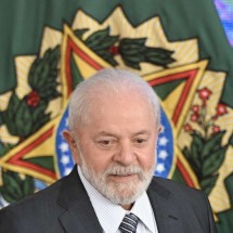 Lula sanciona lei que amplia direito de mulher a acompanhante em consultas  - EVARISTO SA/AFP