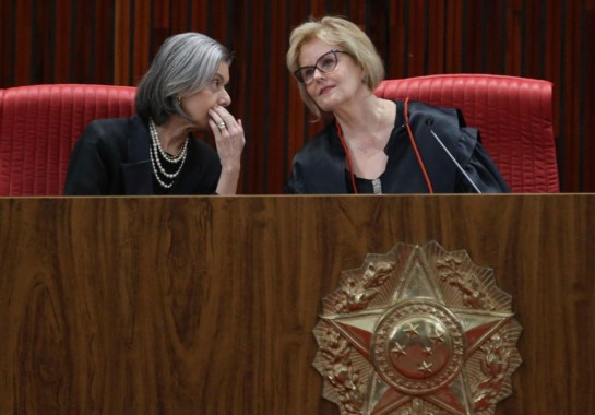 Cármen Lúcia (esq.) e Rosa Weber: por quase 12 anos, ministras foram as únicas duas mulheres na corte de 11 integrantes -  (crédito: Agência Brasil)