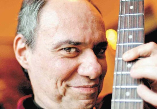 Lanny Gordin foi guitarrista de Caetano Veloso, Gilberto Gil, Gal Costa, Jards Macalé, Rita Lee, Tim Maia e Chico César, entre outros -  (crédito: Enrico Porro/divulgação)