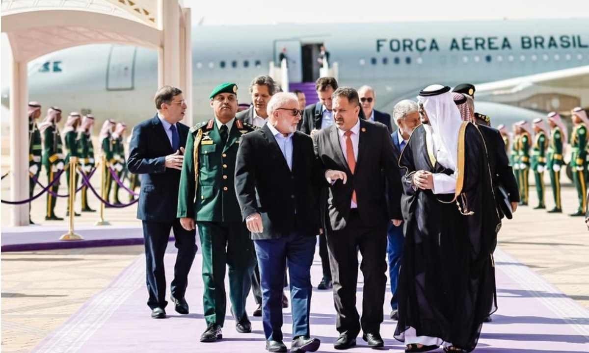 Lula chega à Arábia Saudita em busca de investimentos para o PAC