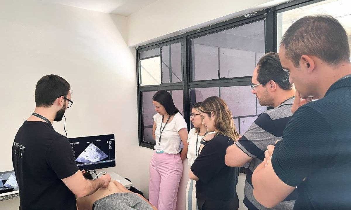 O Hospital Universitário Ciências Médicas recebeu 7 aparelhos de ultrassom e capacitou 75 médicos em técnica específica de ultrassonografia - (crédito: Divulgação / Feluma) O Hospital Universitário Ciências Médicas recebeu 7 aparelhos de ultrassom e capacitou 75 médicos em técnica específica de ultrassonografia - (crédito: Divulgação / Feluma)