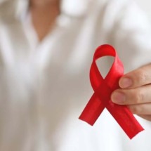 Dezembro Vermelho: os cuidados que quem vive com HIV/Aids deve ter com a saúde - Freepik