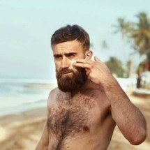 Proteção solar: homens barbudos podem ignorar a barba na hora de passar o filtro? - Freepik