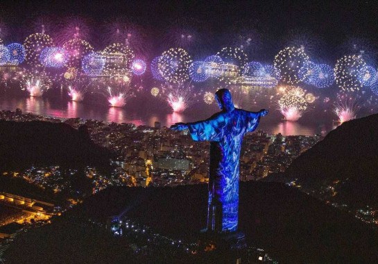 Réveillon no Rio de Janeiro terá 12 minutos de fogos em
Copacabana e 12 palcos

      

       -  (crédito: FERNANDO MAIA / RIOTUR/AFP)