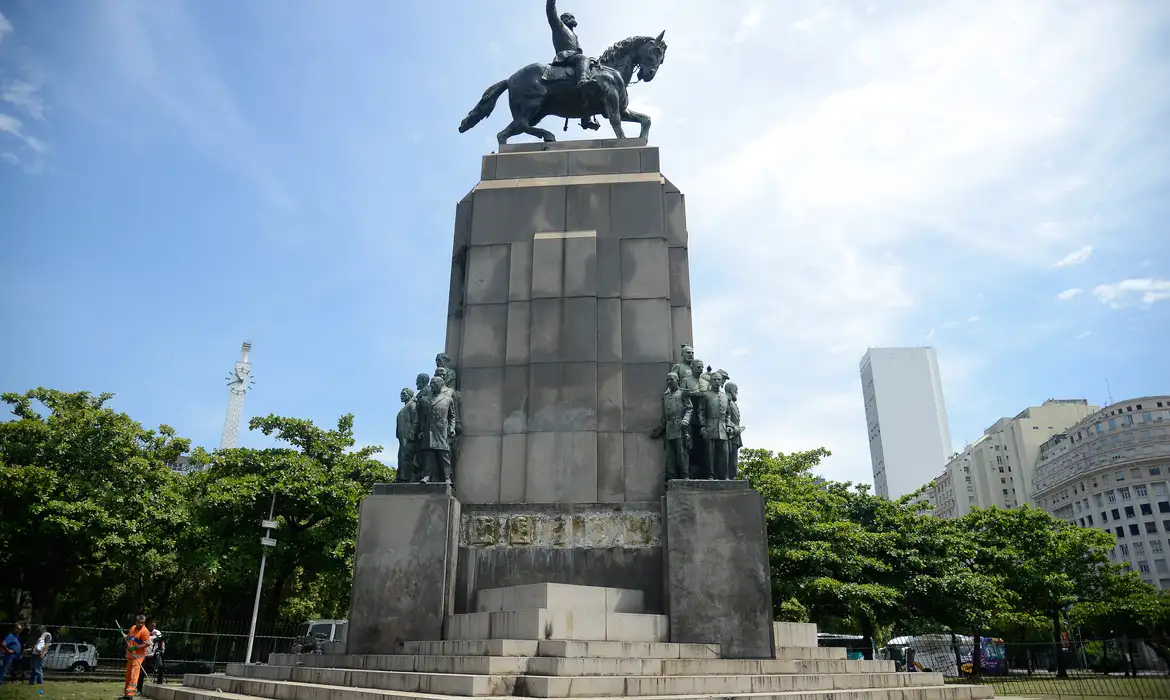 Estátua do Marechal Deodoro da Fonseca, no Rio de Janeiro -  (crédito: Reprodução/Agência Brasil)