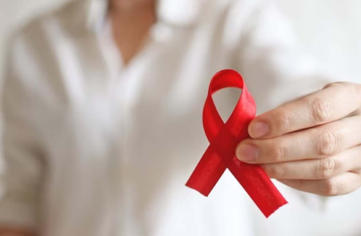 Dezembro Vermelho: os cuidados que quem vive com HIV/Aids deve ter com a saúde