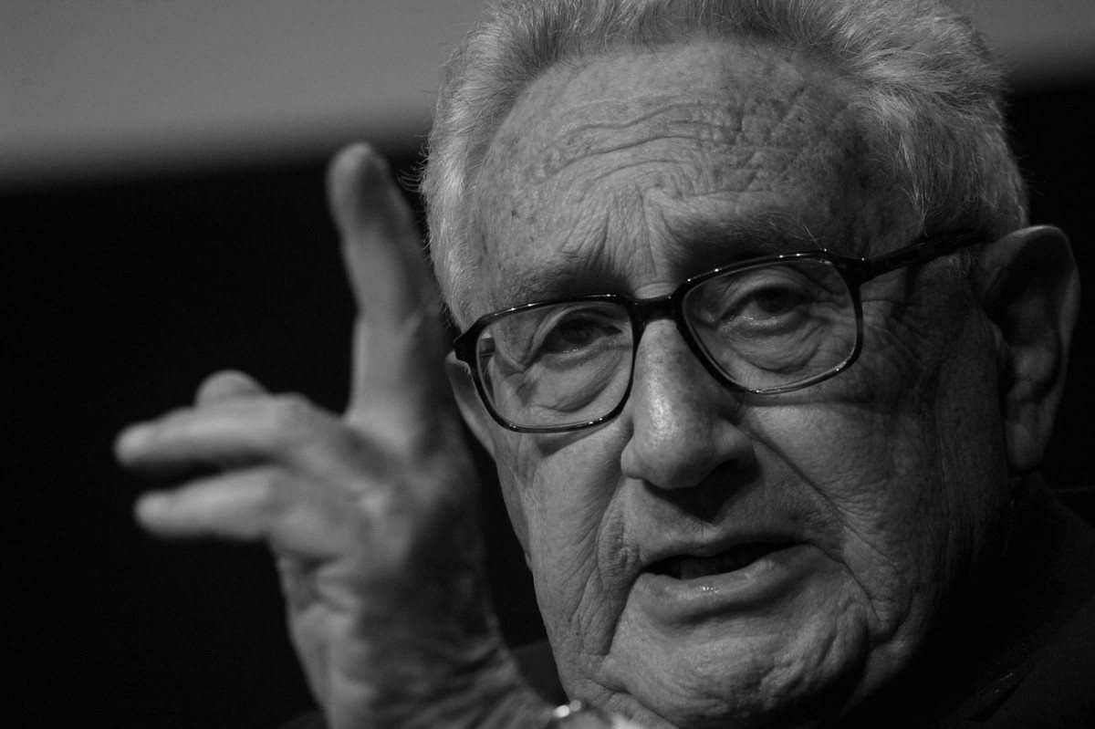 Henry Kissinger, diplomata americano e vencedor do Nobel, morre aos 100 anos