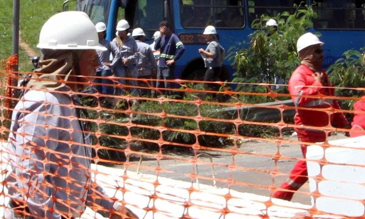O motivo segundo o documento &eacute; garantir a seguran&ccedil;a dos pedestres e ve&iacute;culos nesse per&iacute;odo, pois o aumento desse fluxo nas ruas &quot;implica em aumento da exposi&ccedil;&atilde;o de pessoas a situa&ccedil;&otilde;es de inseguran&ccedil;a&quot; -  (crédito: Jair Amaral/EM/D.A. Press)