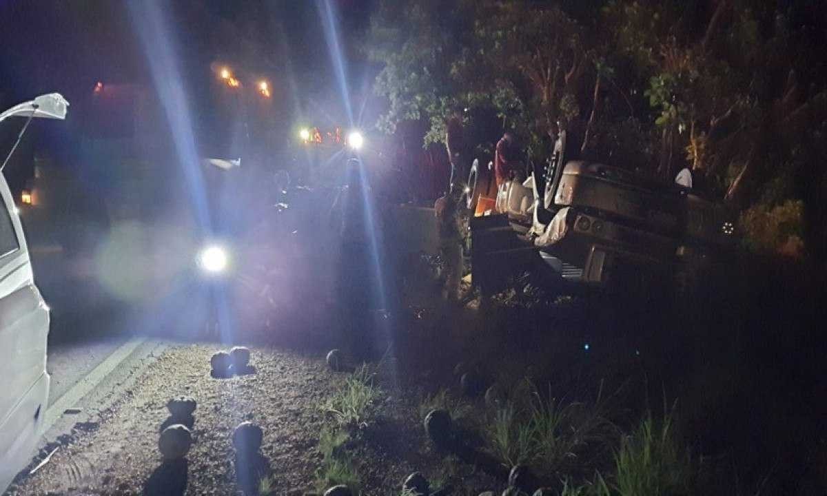 Motorista de 25 anos morre em capotamento de caminhão