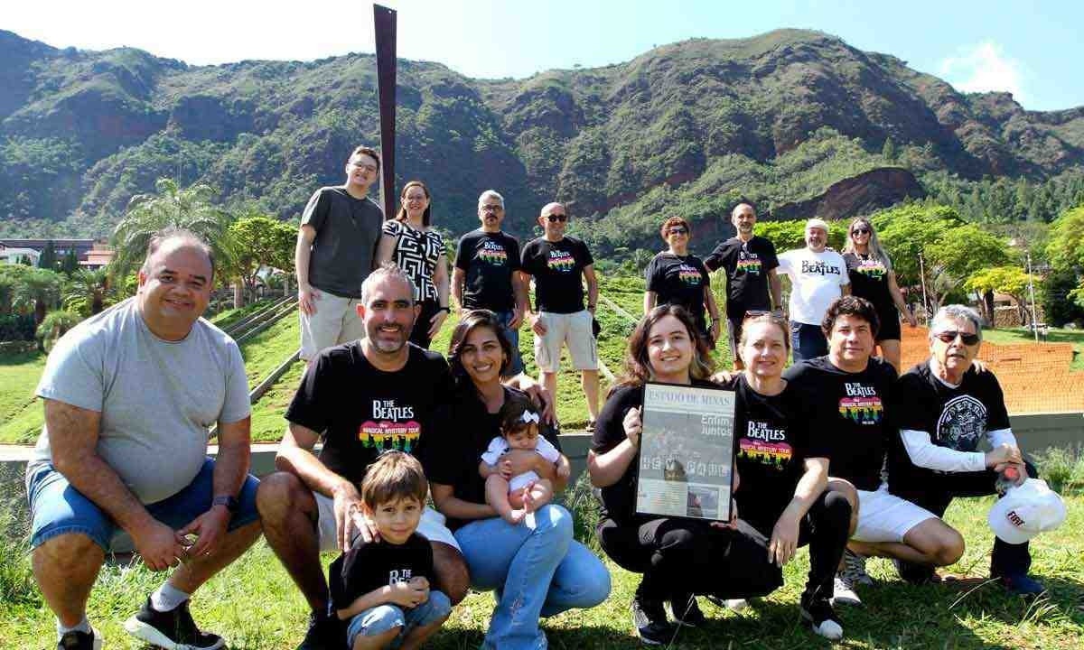 Amigos por causa de Paul Mc Cartney, fãs do ex-Beatle, alguns agora com filhos, repetem a homenagem de 10 anos atrás -  (crédito: Jair Amaral/EM/D.A Press)