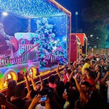 Papai Noel leva 50 mil pessoas às ruas de BH em desfile de quatro horas - Helv&eacute;cio Carlos/EM/DA Press