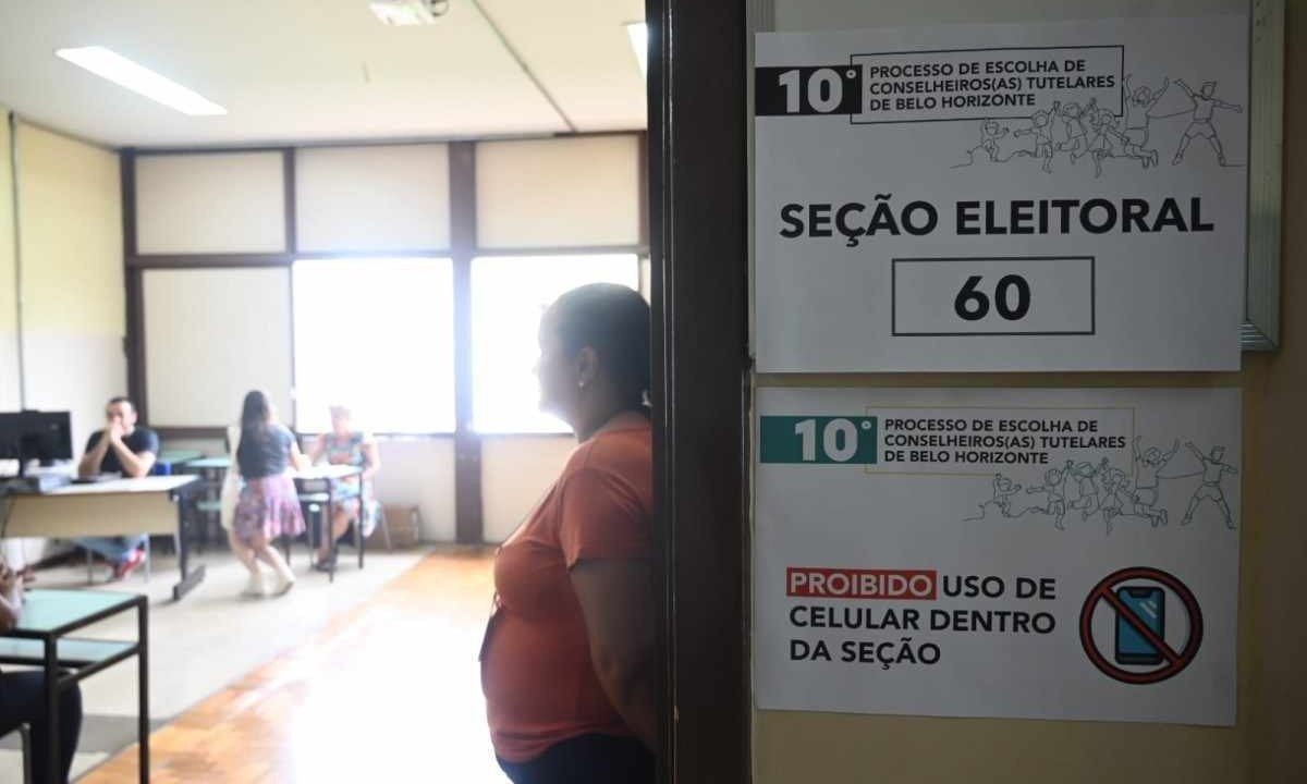 Na última eleição para conselheiros tutelares, realizada no dia 1º de outubro, eleitores enfrentaram filas enormes e falhas no sistema de votação -  (crédito: Leandro Couri / EM / D.A Press)