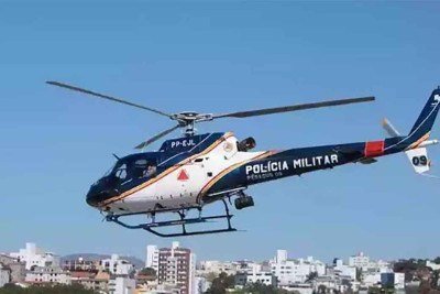 Helicóptero Pégasus da PMMG é um dos elementos táticos utilizados para o cerco contra atentado a policiais militares sem Contagem -  (crédito: Edésio Ferreira/EM/D.A.Press (08/04/2021))