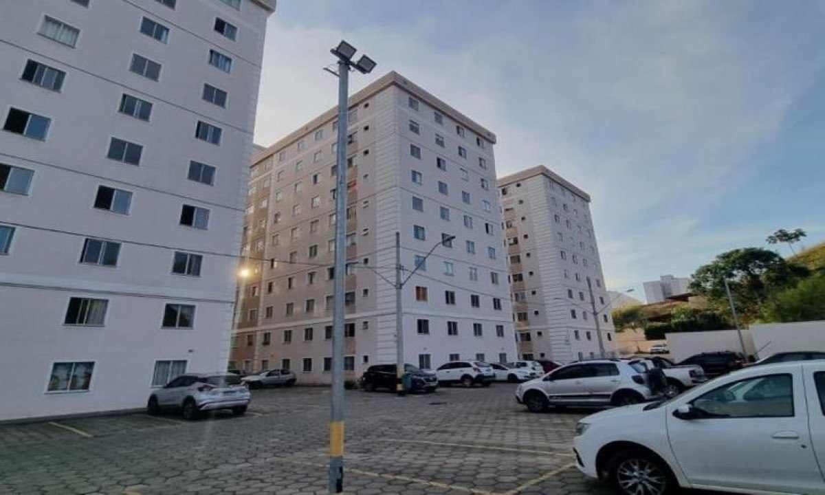 Menina caiu do terceiro andar de um prédio localizado no bairro Marilândia, em Juiz de Fora -  (crédito: PMMG)