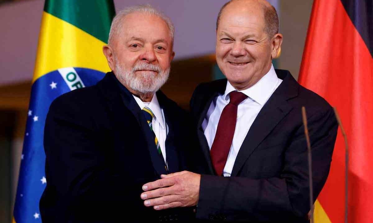 O presidente Lula obetve o apoio do chanceler da Alemanha, Olaf Scholz, mas enfrenta oposição do presidente da França, Emmanuel Macron -  (crédito: Michele Tantussi/AFP)