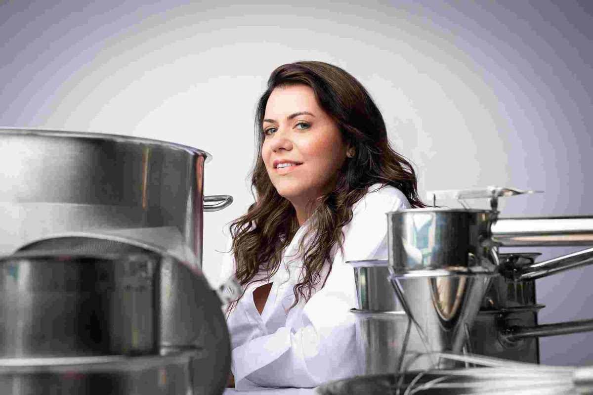 Janaina Torres Rueda subiu ao palco duas vezes: venceu como melhor chef mulher e recebeu o prêmio pelo 4º lugar de A Casa do Porco 