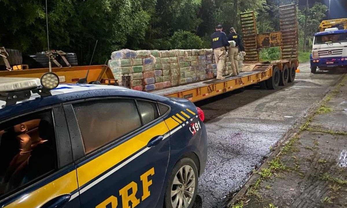 PRF intercepta carregamento de 1,8 tonelada de maconha em Juiz de Fora - Jornal Estado de Minas | Notícias Online