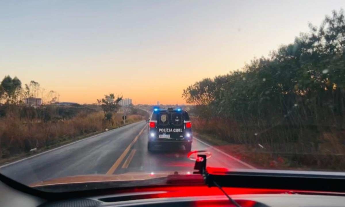 Polícia Civil cumpriu mandado de prisão preventiva de suspeito de estupro de vulnerável -  (crédito: PCMG/Divulgação)