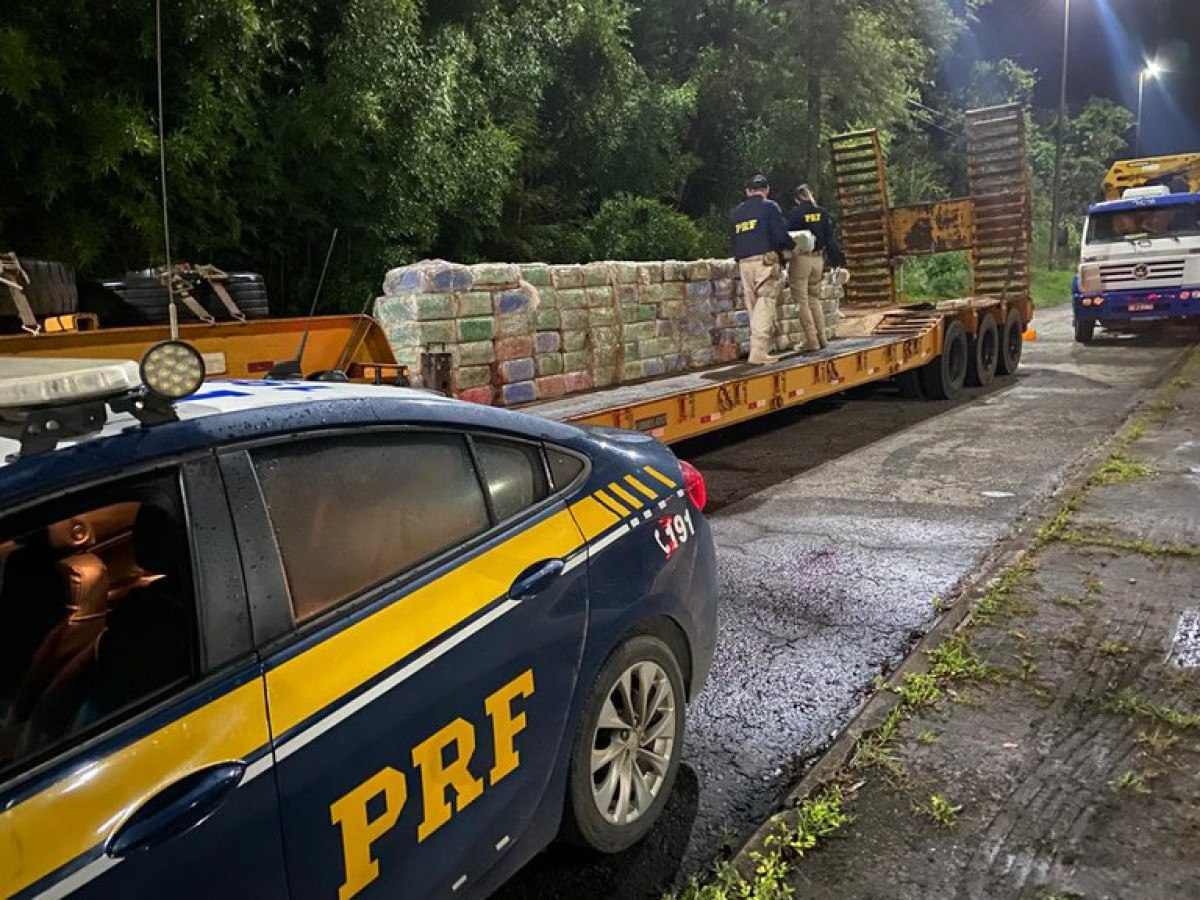PRF intercepta carregamento de 1,8 tonelada de maconha em Juiz de Fora